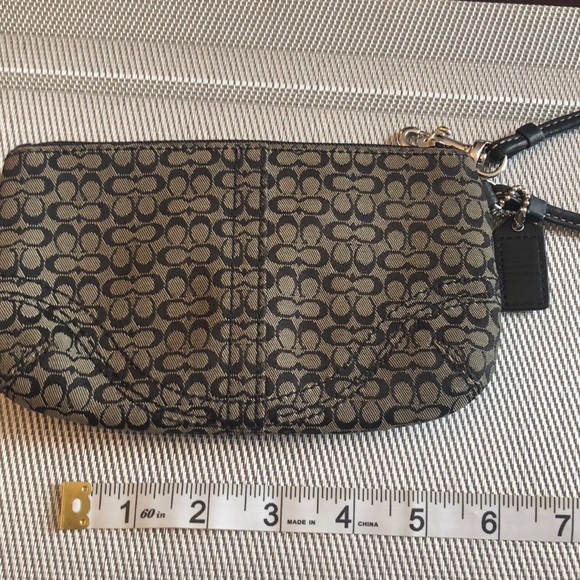 Coach wristlet - Picture 3 of 4